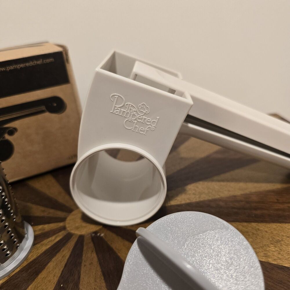 PAMPERED CHEF Deluxe Cheese Grater #1275 2 Blades Hand-Held Rotary Style - Picture 3 of 10
